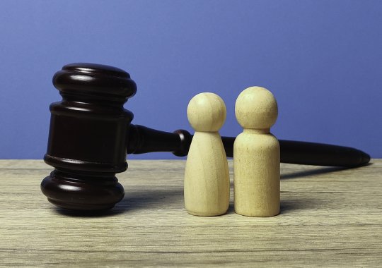 Salg af bolig i et partnerskab: rettigheder for ikke-registrerede partnere, potentielle farer og juridiske konflikter.