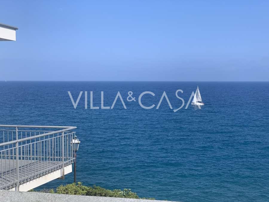 Villa med privat strand i Bordighera