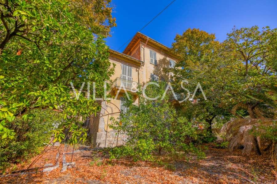 Villa på 450 m2 i Ventimiglia til restaurering.