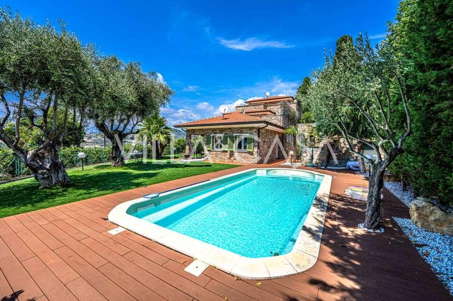 Villa til salg i Bordighera