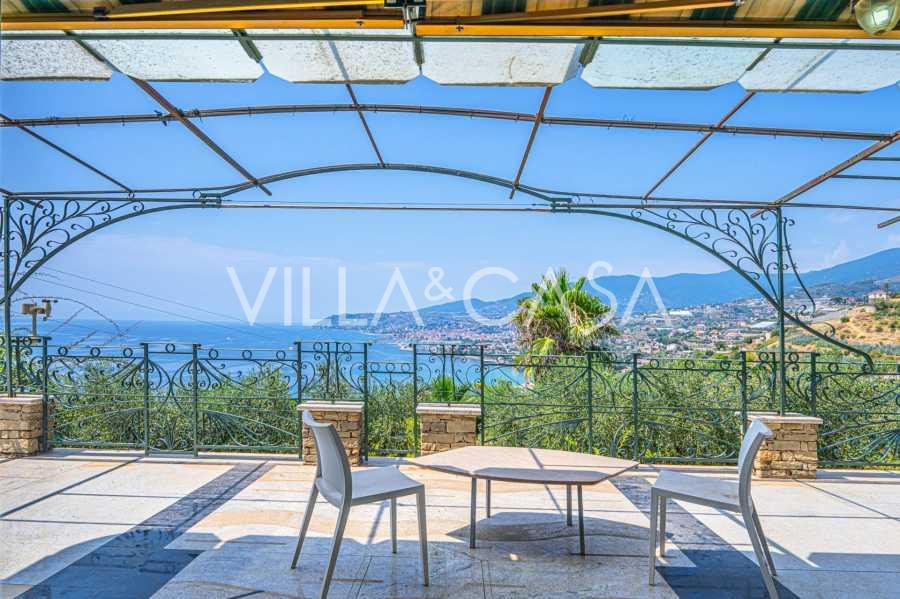 Villa med havudsigt i Sanremo