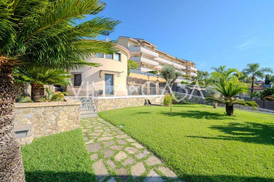 Sanremo: hus med pool