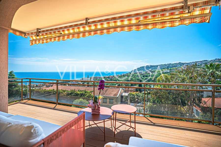 Renoveret treværelses lejlighed i Sanremo
