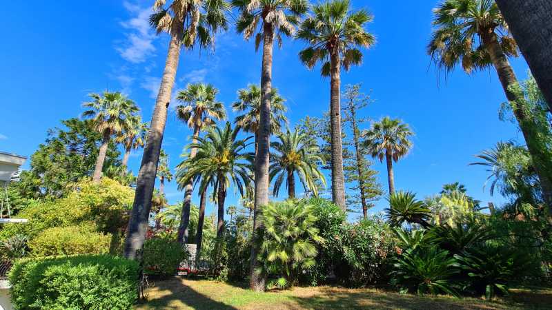 I centrum af byen Sanremo er der en villa.