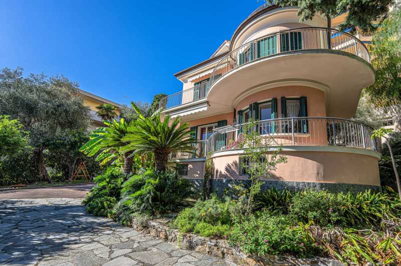 Villa i Sanremo med havudsigt