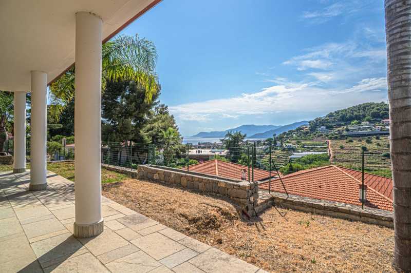 Moderne villa med havudsigt i Bordighera