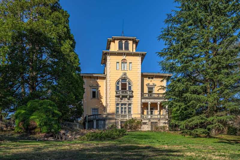 Luksuriøs villa ved Comosøen nær Schweiz.