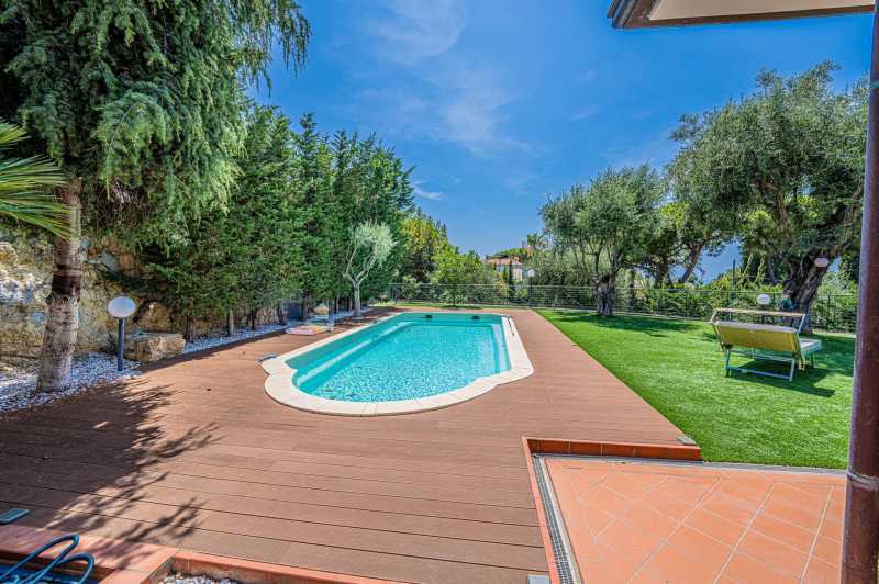 Leje af en villa med havudsigt i Bordighera