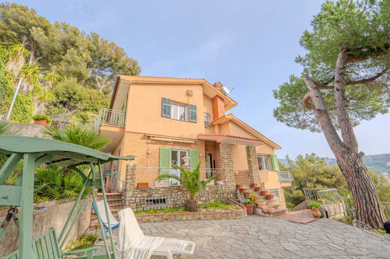 Villa med havudsigt i Bordighera