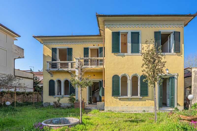 En elegant villa i Lido di Camaiore