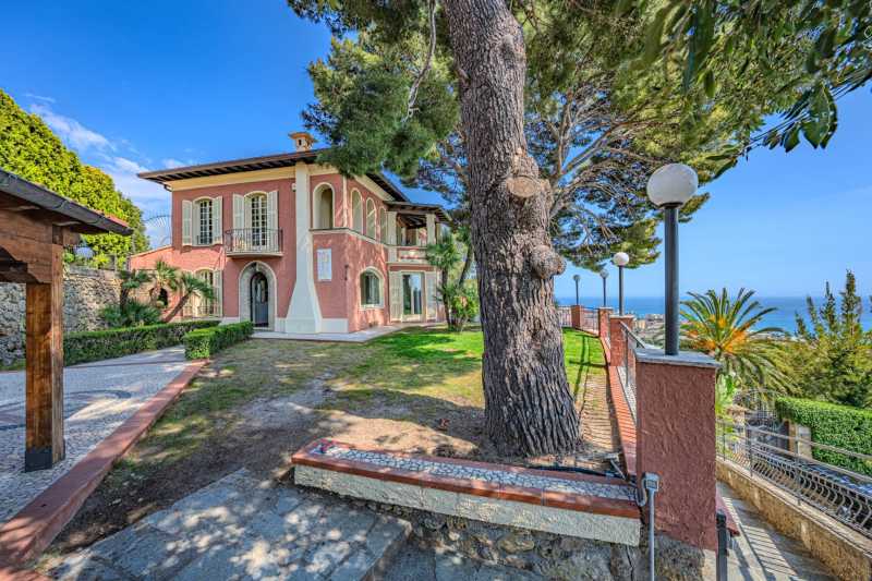 Luksusvilla til salg i Ventimiglia