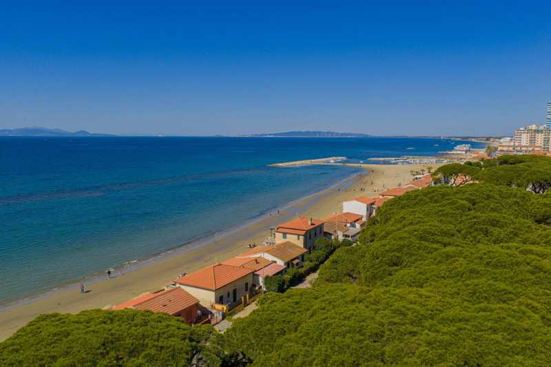 Ejendom ved første række til stranden i Follonica