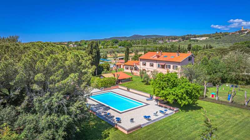 Til salg: luksuriøs agriturismo ejendom i Toscana