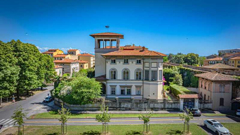 Stilfuld historisk villa til salg i centrum af Pisa