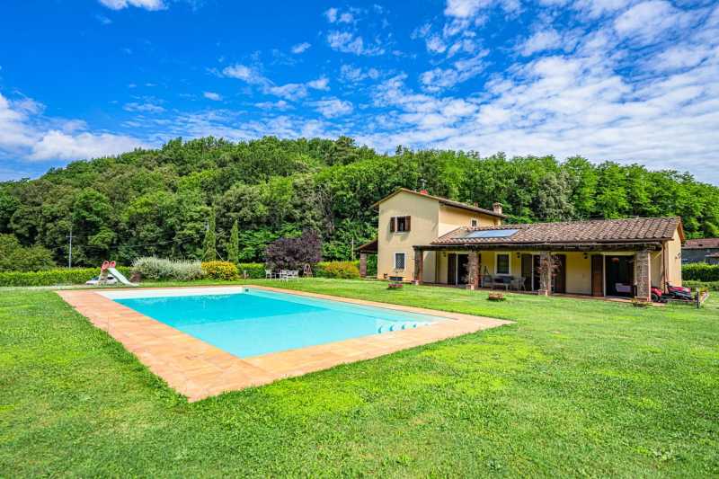 Villa i Toscana, tæt på Lucca, til salg