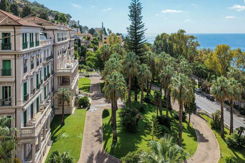 Penthouse ved havet i Ospedaletti til salg