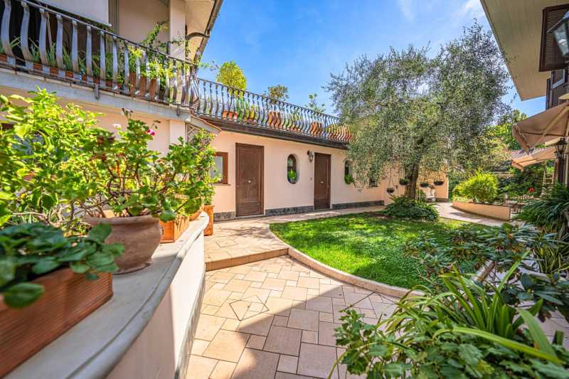 Prestigefyldt villa i Montecatini Terme til salg