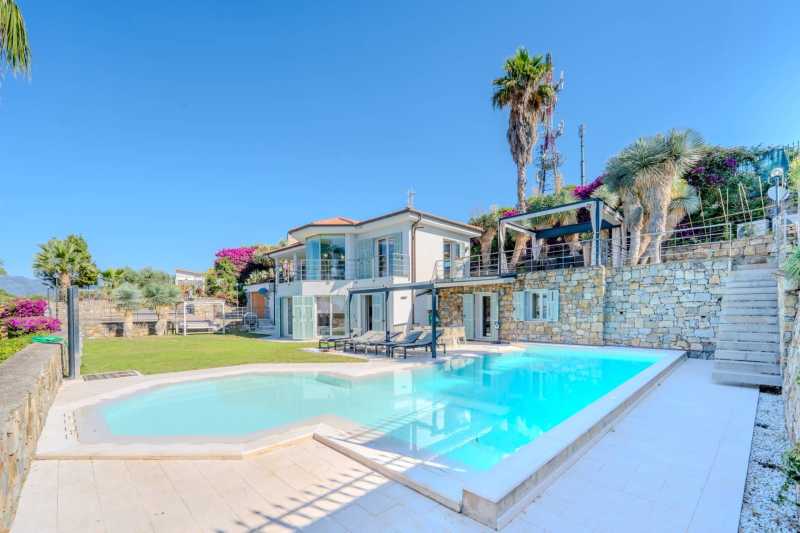 Villa Monet med swimmingpool og fantastisk havudsigt i Bordighera