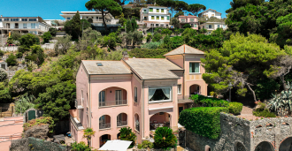 Villa til salg på første strandlinje i Ligurien