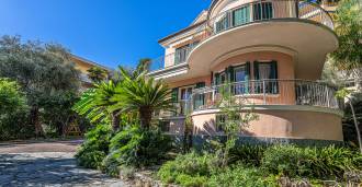 Villa i Sanremo med havudsigt