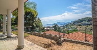 Moderne villa med havudsigt i Bordighera