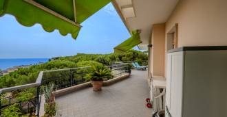 Penthouse med havudsigt i Sanremo
