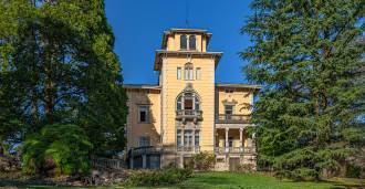 Luksuriøs villa ved Comosøen nær Schweiz.