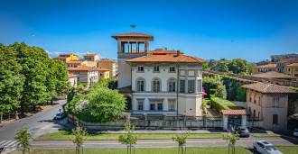 Stilfuld historisk villa til salg i centrum af Pisa