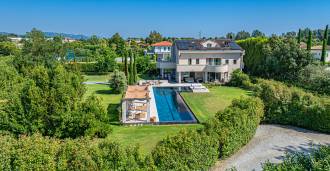 Villa med swimmingpool i Forte dei Marmi til salg