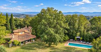 Villa med swimmingpool og panoramisk udsigt i Rom til salg