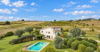 Villa med swimmingpool og panoramaudsigt ved grænsen mellem Lazio og Toscana.