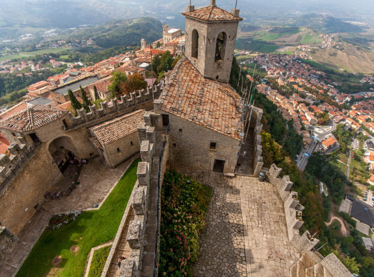 San Marino er et meget lille land på kortet over Italien 2021