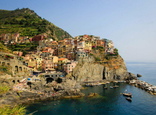 De fleste af byerne på den liguriske kyst i Italien er rolige, rolige og lidt søvnige
